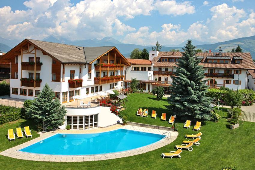 Hotel Langhof Natz-Schabs Exterior photo